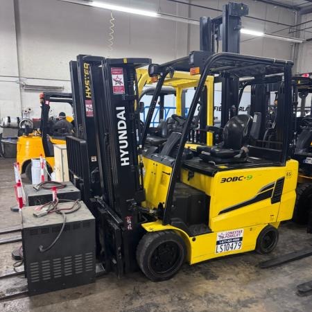 2017 Hyundai 30BC-9 Electric Forklift