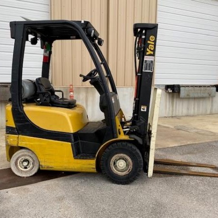 2011 Yale GLP030 Pneumatic Tire Forklift