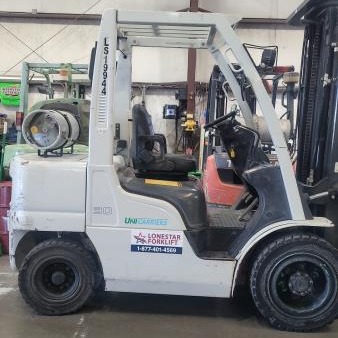 2017 UNICARRIERS MUG1F2A30 Pneumatic Tire Forklift