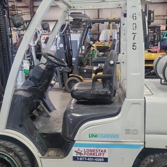 2017 UNICARRIERS MUG1F2A30 Pneumatic Tire Forklift