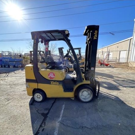 2009 Yale GLC070VXNGSE088 Pneumatic Tire Forklift