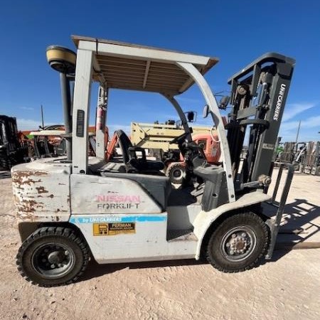 2014 Nissan MW1F4A35V Pneumatic Tire Forklift