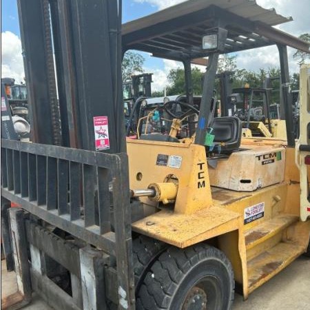 1900 TCM FD70-2 Pneumatic Tire Forklift