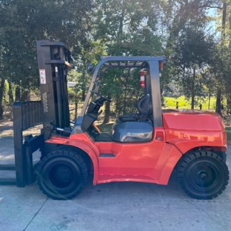 2013 Toyota 7FDU70 Pneumatic Tire Forklift