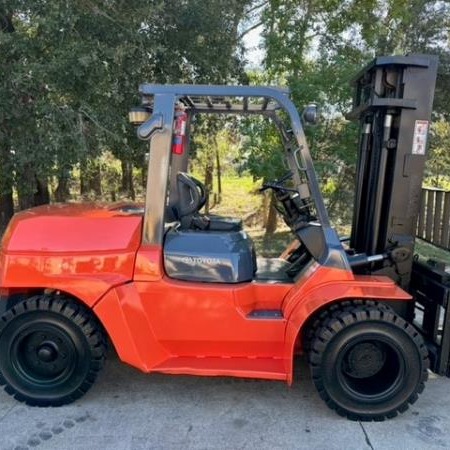 2013 Toyota 7FDU70 Pneumatic Tire Forklift