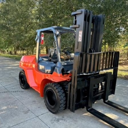 2013 Toyota 7FDU70 Pneumatic Tire Forklift