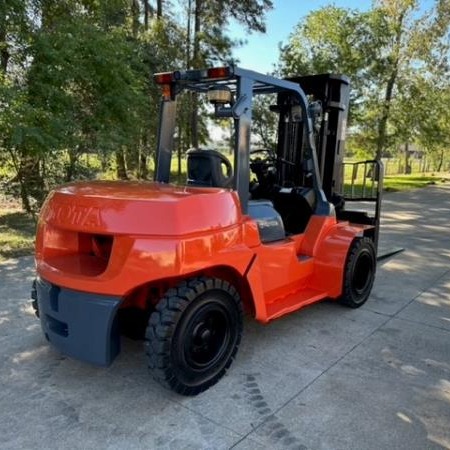 2013 Toyota 7FDU70 Pneumatic Tire Forklift