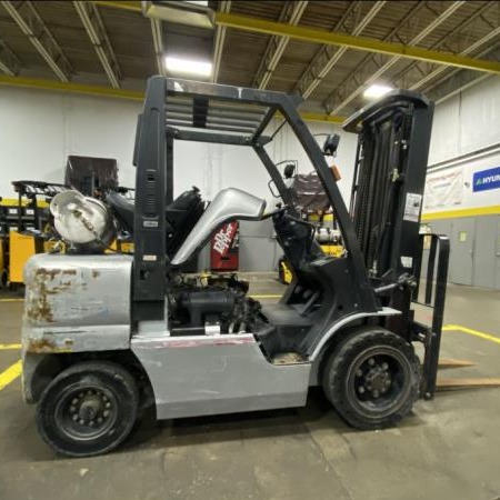2004 Nissan MUG1F2A30LV Pneumatic Tire Forklift