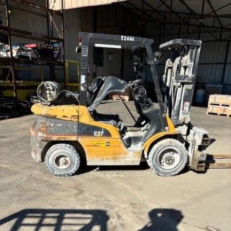 2004 CAT P6500 Pneumatic Tire Forklift