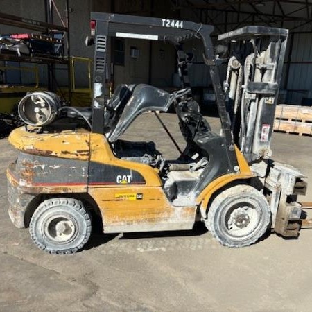 2004 CAT P6500 Pneumatic Tire Forklift
