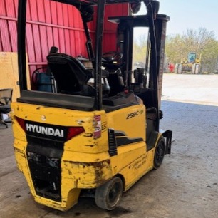 2017 Hyundai 25BC-9 Electric Forklift