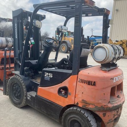 2015 Doosan G25E Pneumatic Tire Forklift