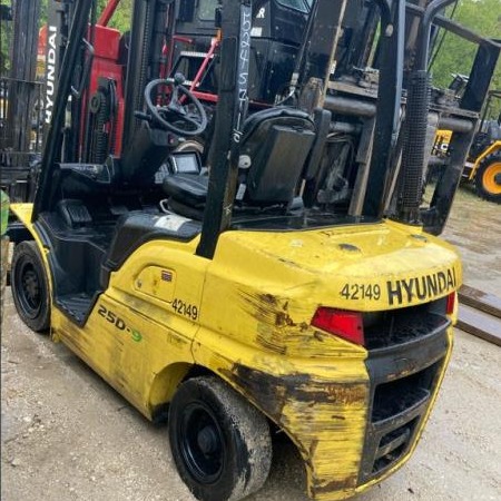 2015 Hyundai 25D-9 Pneumatic Tire Forklift