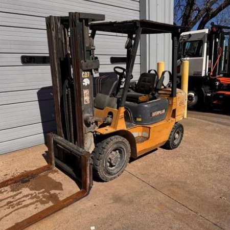 2003 CAT GP25K Pneumatic Tire Forklift