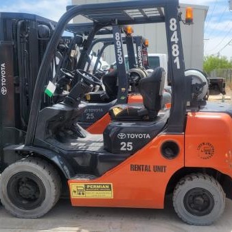 2015 Toyota 8FGU25 Pneumatic Tire Forklift