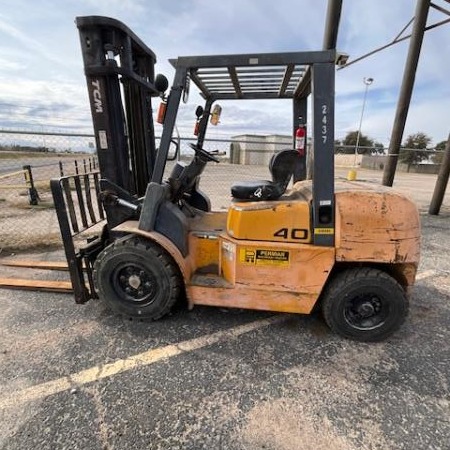 2005 TCM FD40T9 Pneumatic Tire Forklift