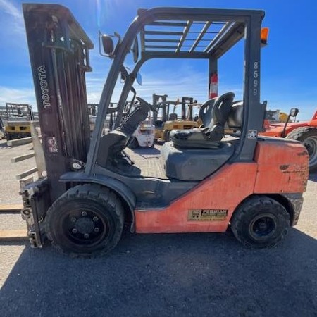 2010 Toyota 8FGU32 Pneumatic Tire Forklift