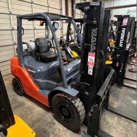 2014 Toyota 8FGU25 Pneumatic Tire Forklift