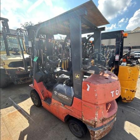 1900 Toyota 7FGCU25 Cushion Tire Forklift