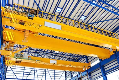 Yellow overhead crane ready for operation after an online training course