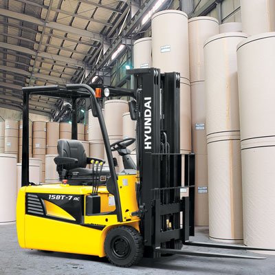Hyundai forklift working in the pulp and paper industry